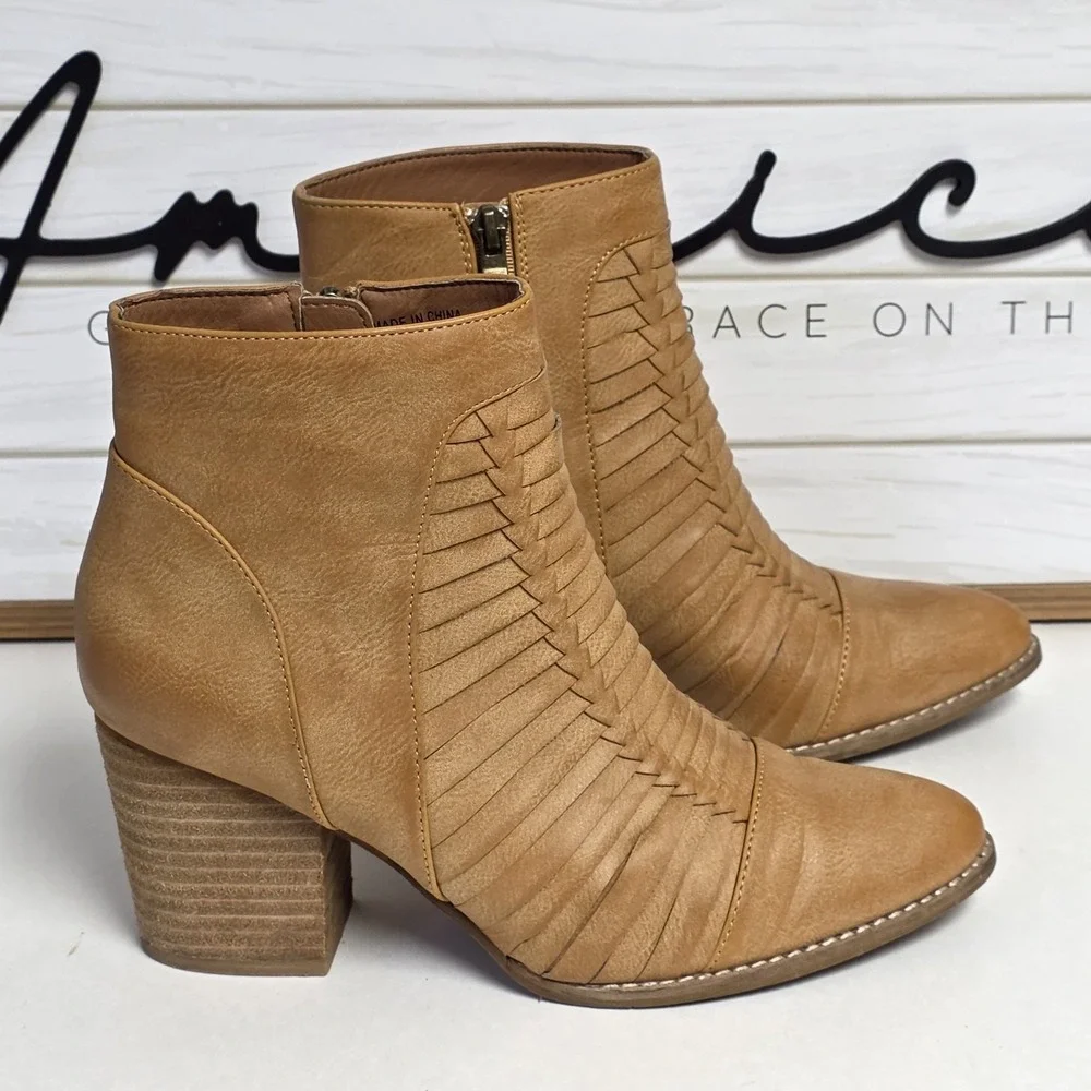 Beast Fashion Buckle McKenna Western Ankle Boots 7.5 Women's Camel Tan Block